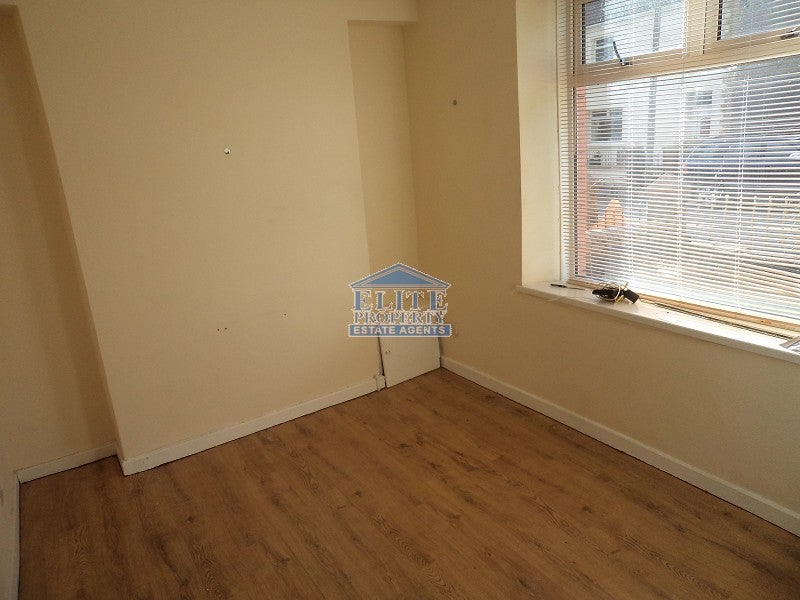 Flat Wyndham Street in Ogmore Vale