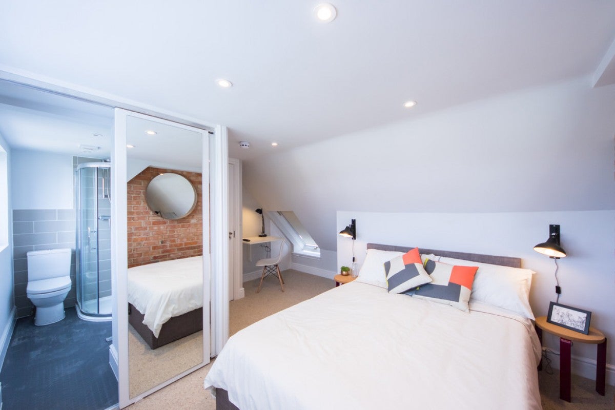 Room Holybrook Road in Reading