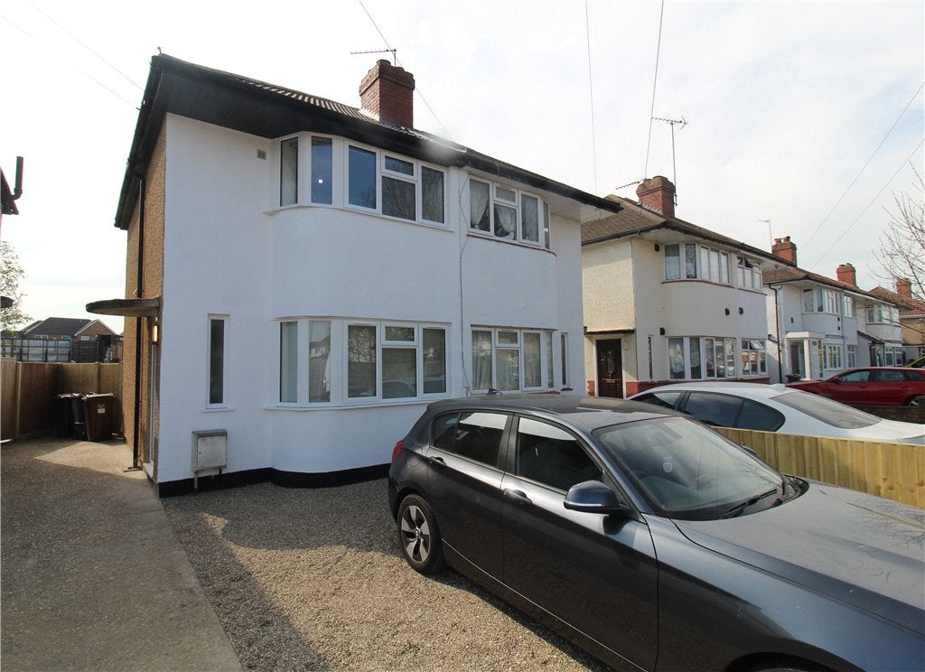 House Longford Avenue in Greater London