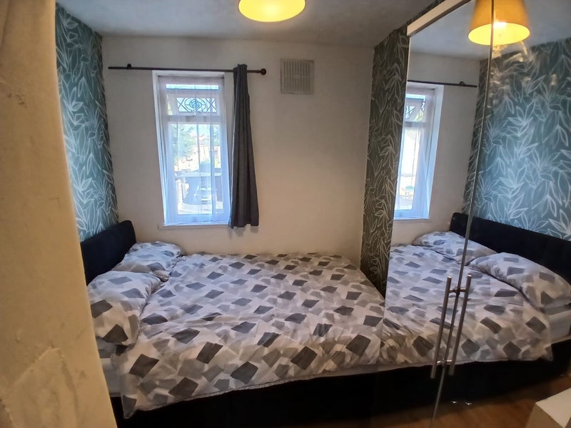 Room West Town Road in Bristol