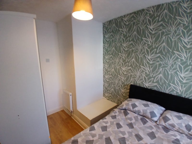 Room West Town Road in Bristol