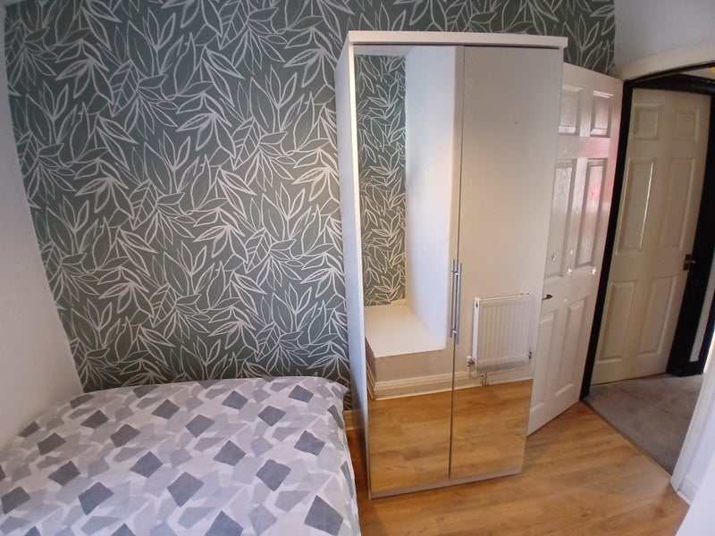 Room West Town Road in Bristol