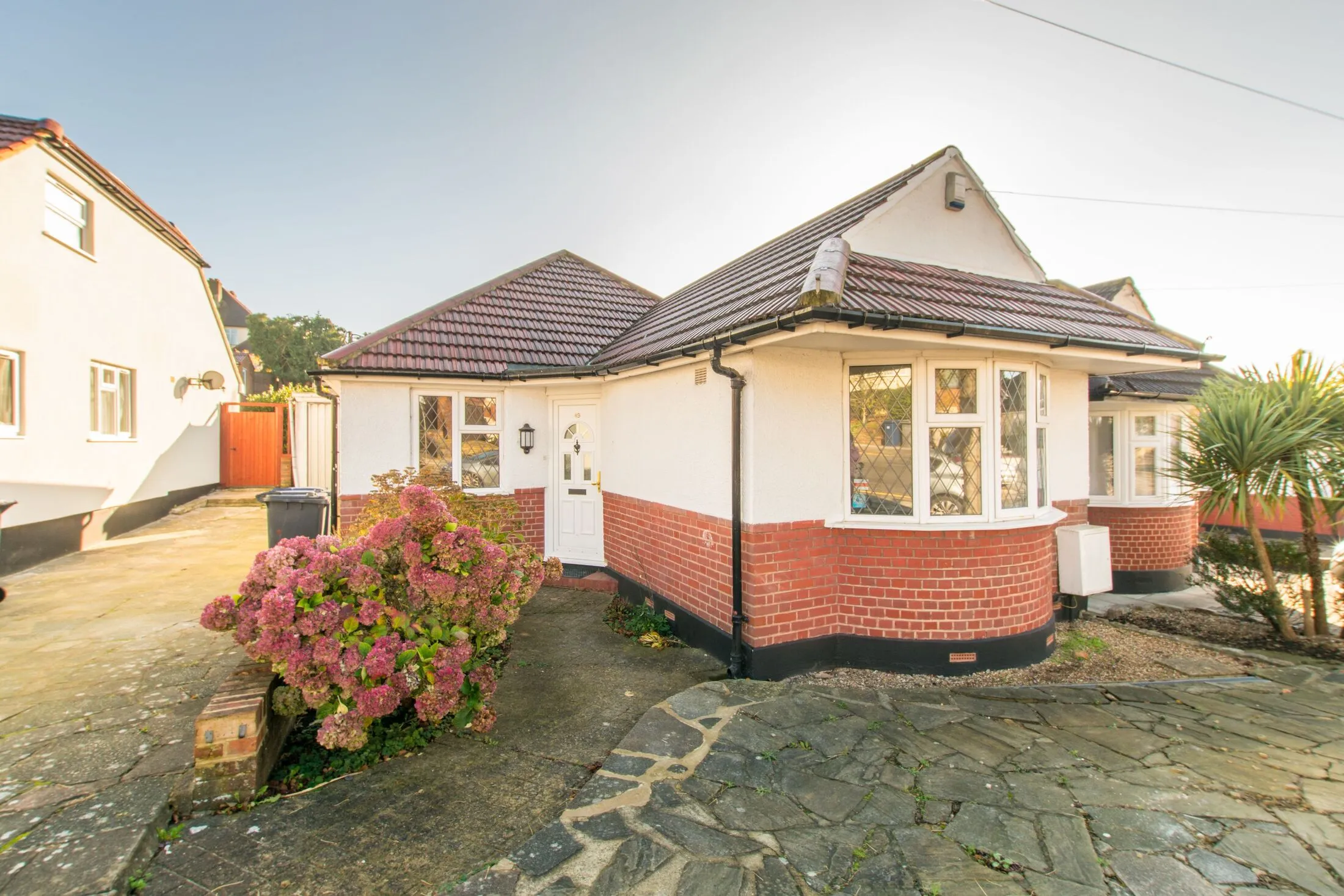 House Milton Avenue in Greater London