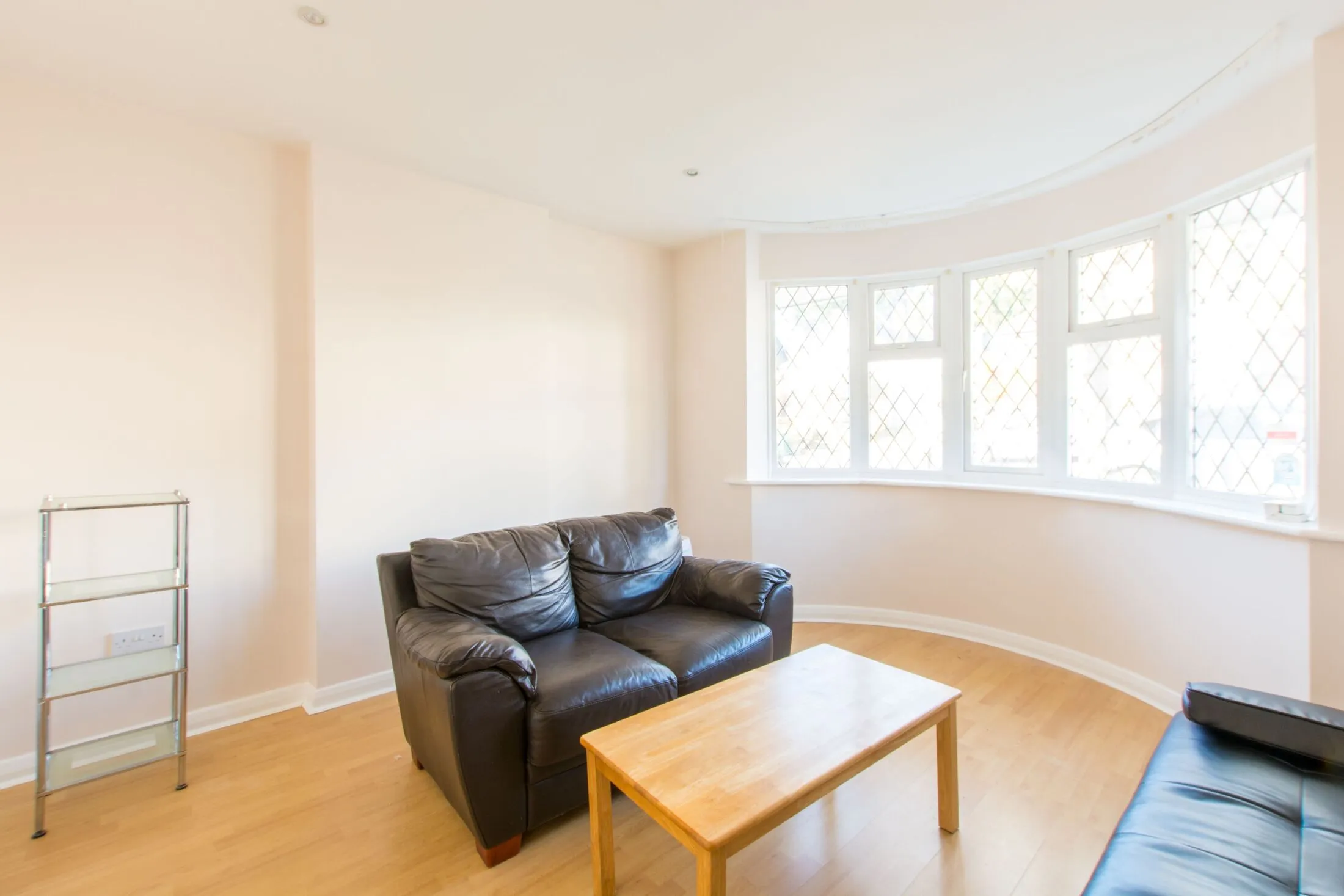 House Milton Avenue in Greater London