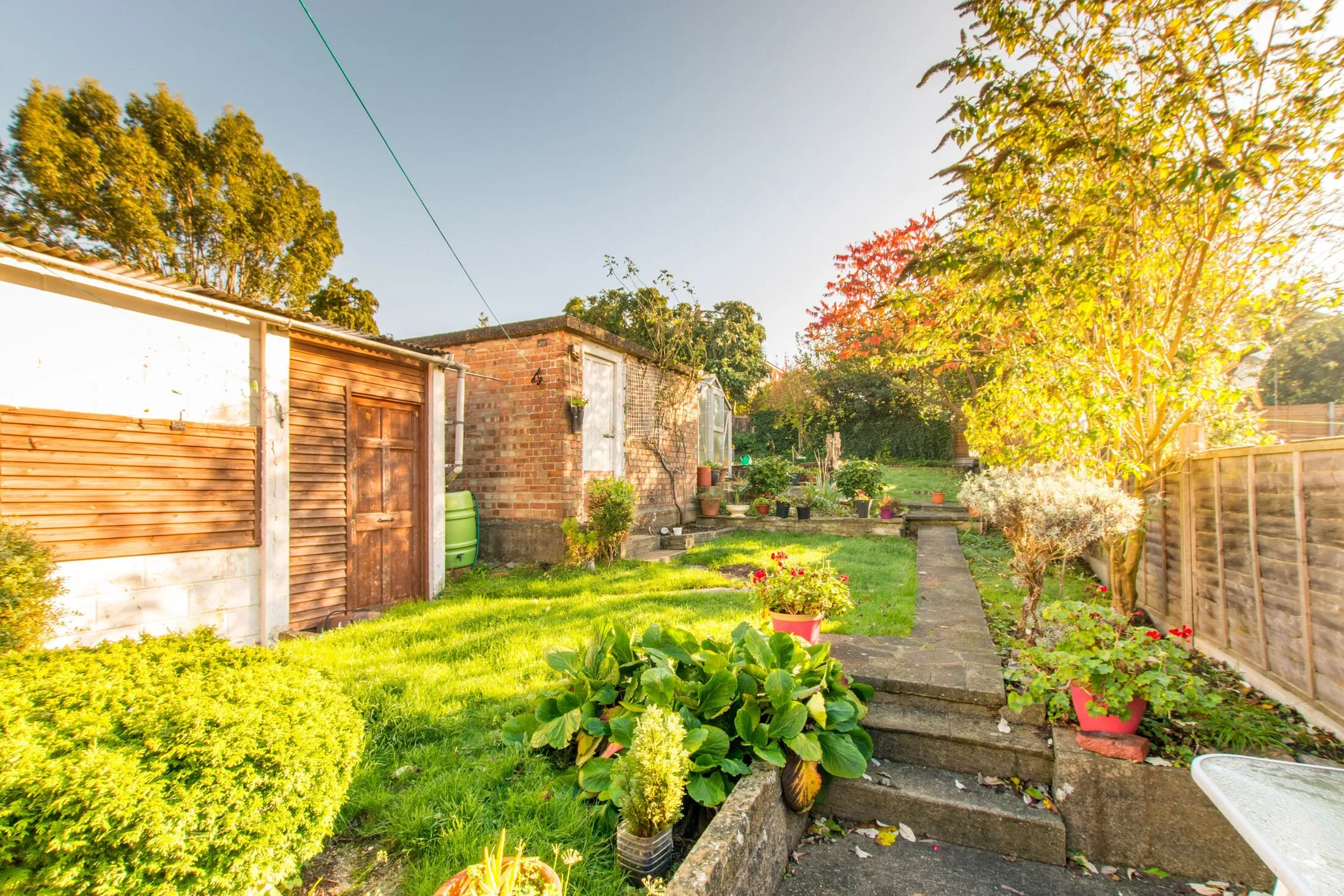 House Milton Avenue in Greater London