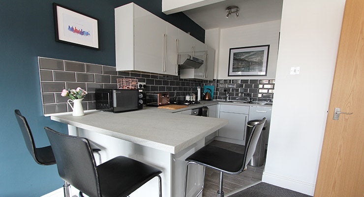 Room Dovedale Road in Liverpool