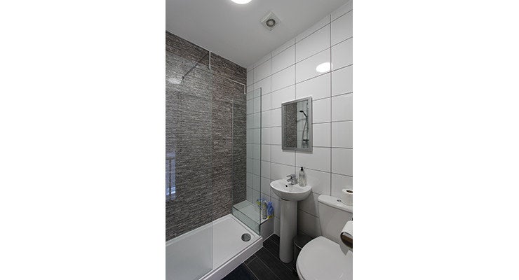 Room Dovedale Road in Liverpool