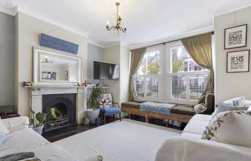 House Davis Road in Greater London