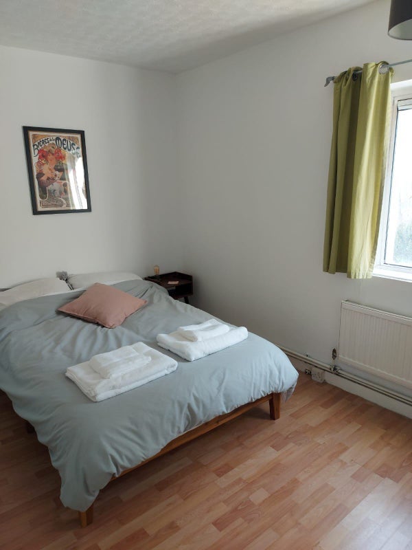Flat Denmark Road in Greater London