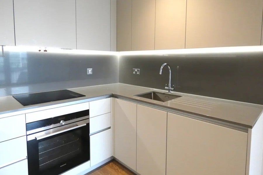 Flat Heathside Crescent in Woking