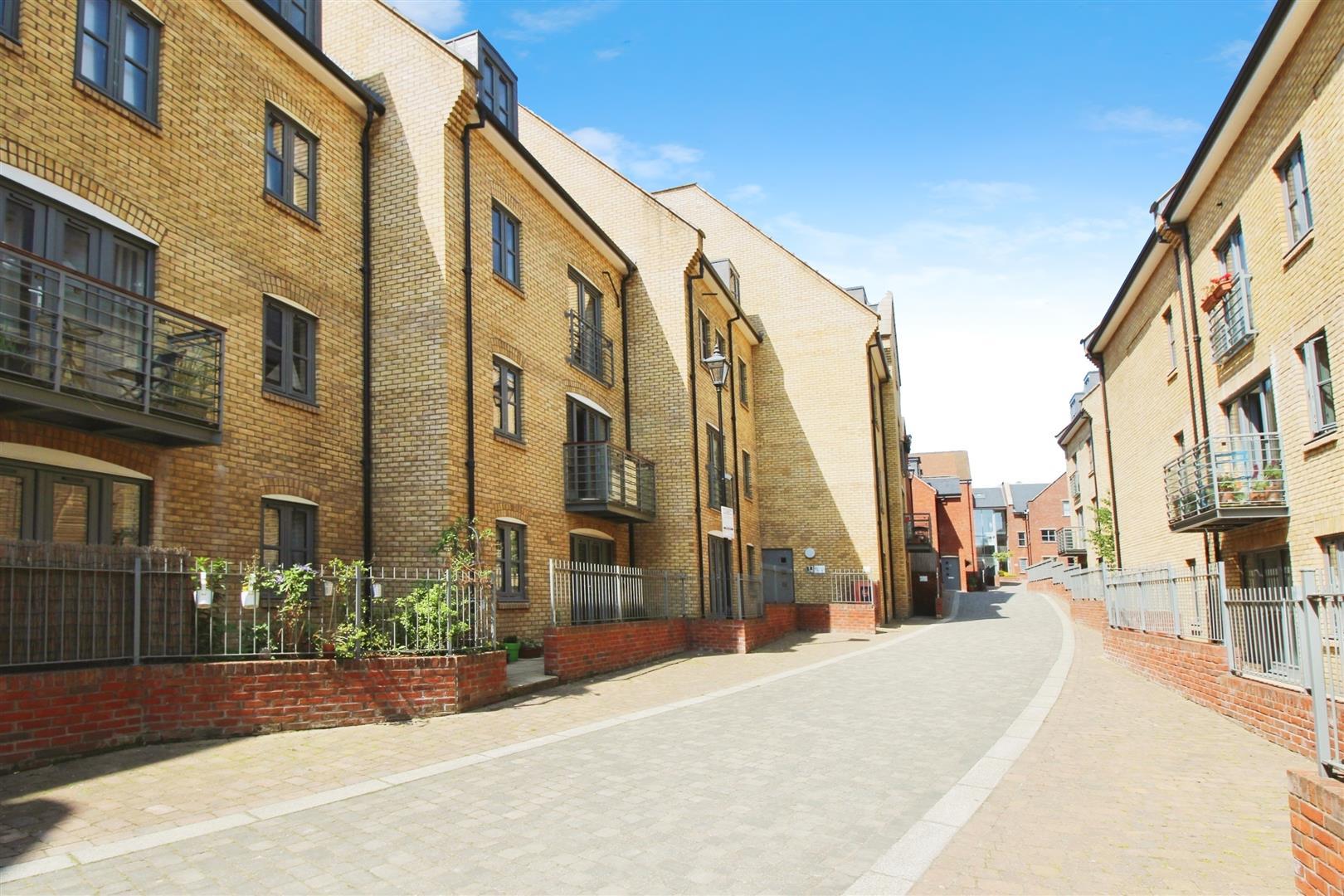 Flat Nun's Close in North Hertfordshire