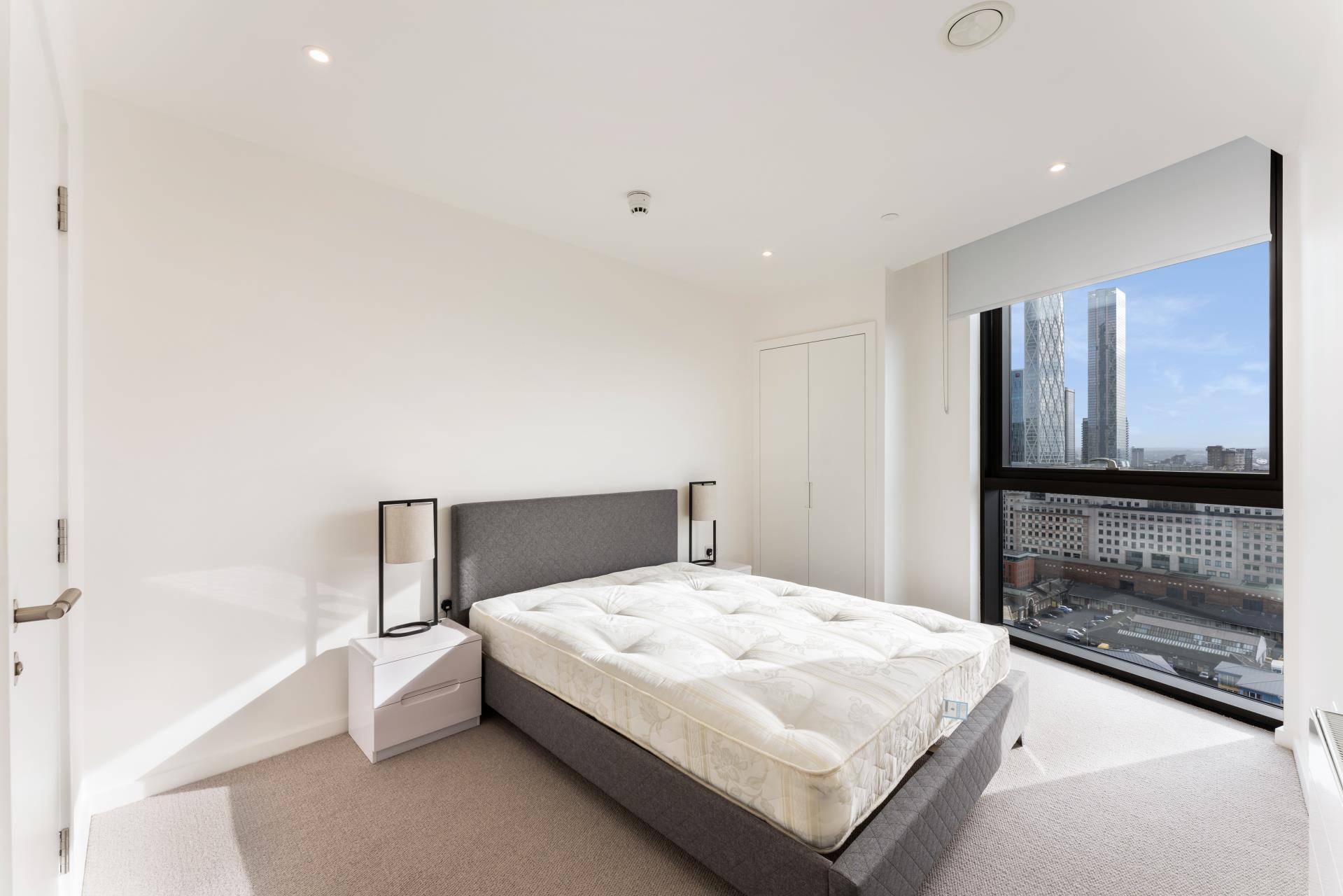 Flat Limehouse Causeway in Greater London