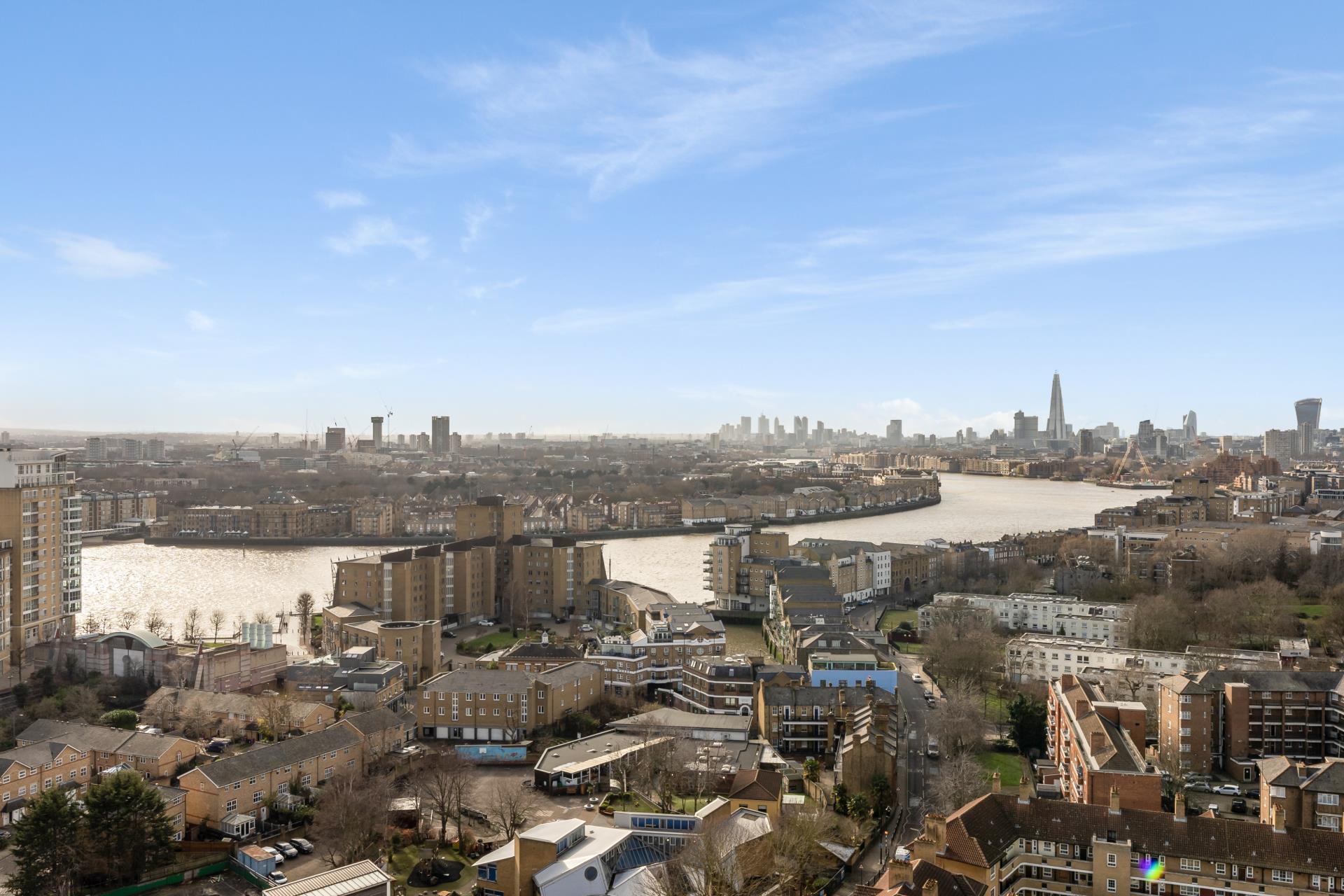 Flat Limehouse Causeway in Greater London