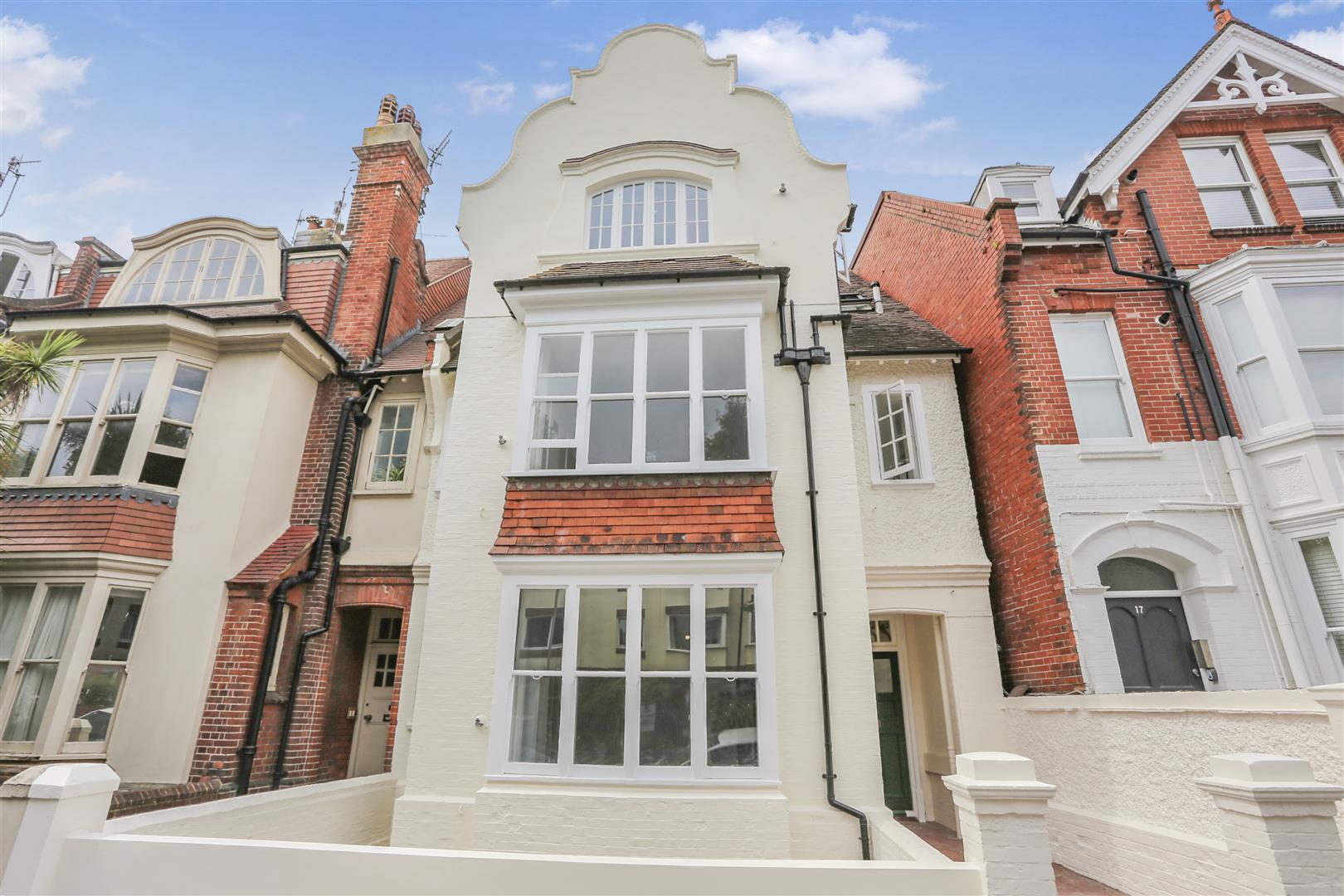 Flat Clifton Road in Brighton