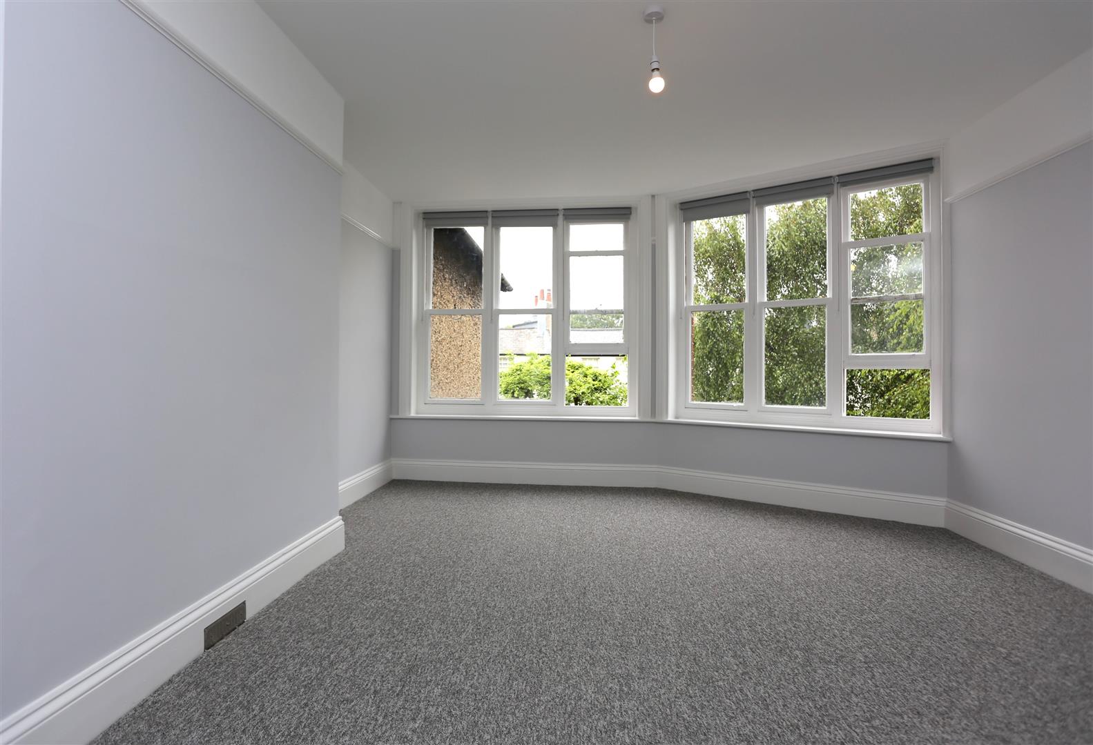 Flat Clifton Road in Brighton