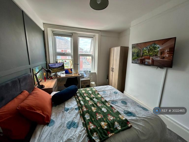 Room Wingrove Avenue in Newcastle upon Tyne