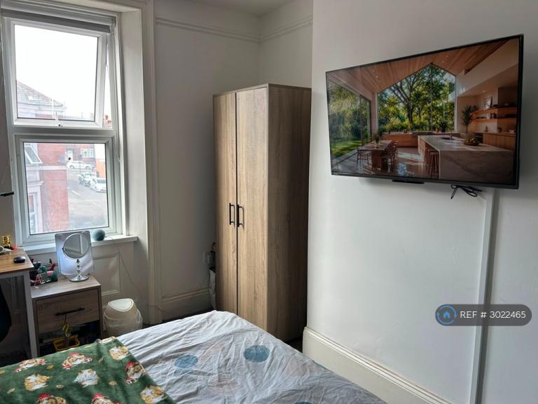 Room Wingrove Avenue in Newcastle upon Tyne