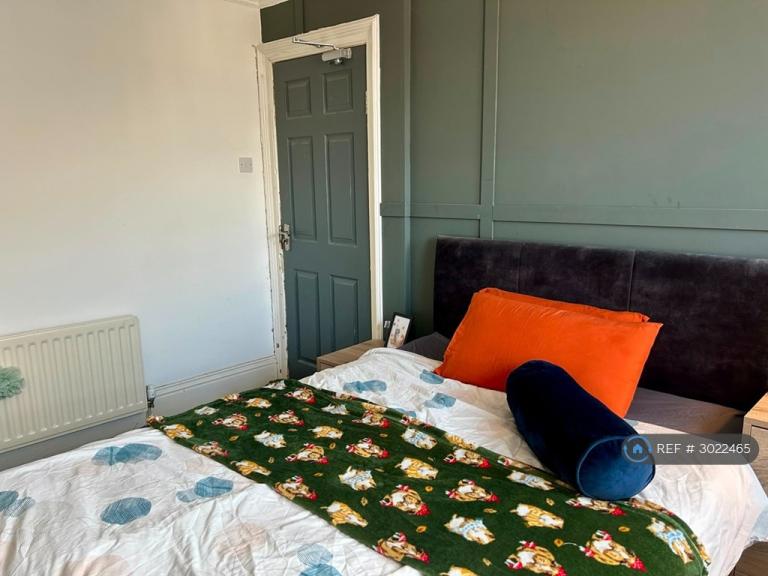 Room Wingrove Avenue in Newcastle upon Tyne