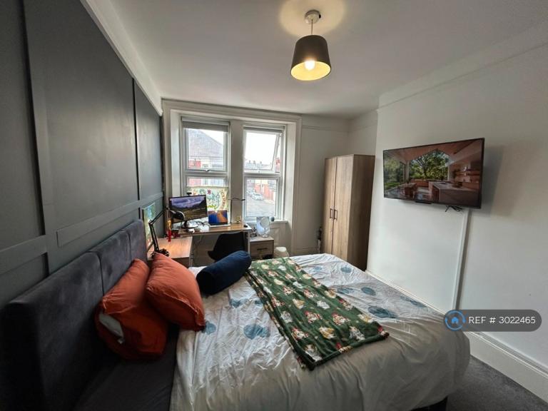 Room Wingrove Avenue in Newcastle upon Tyne