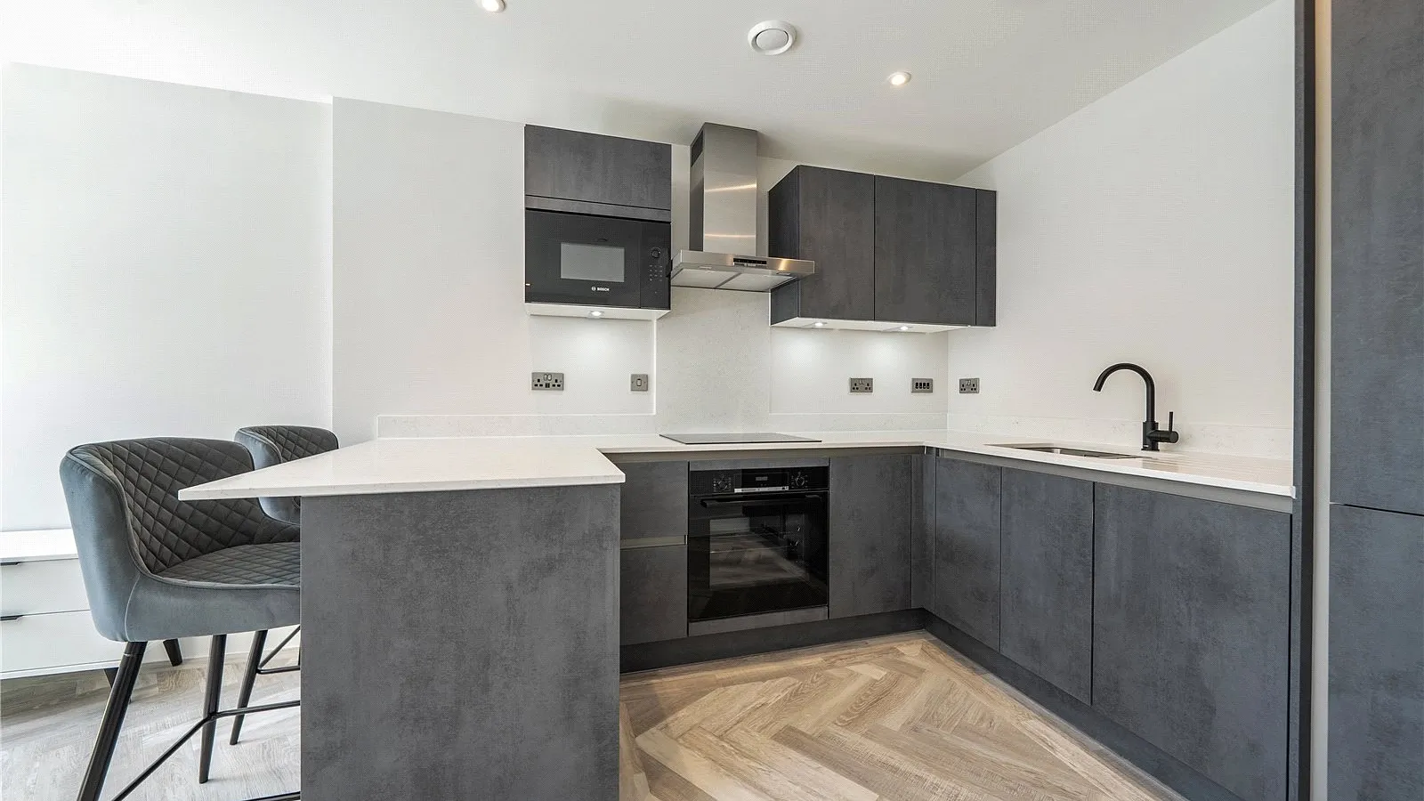 Flat Cockfosters Road in Greater London