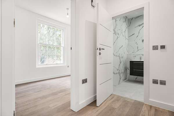 Flat Mare Street in Greater London