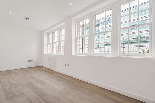 Flat Mare Street in Greater London