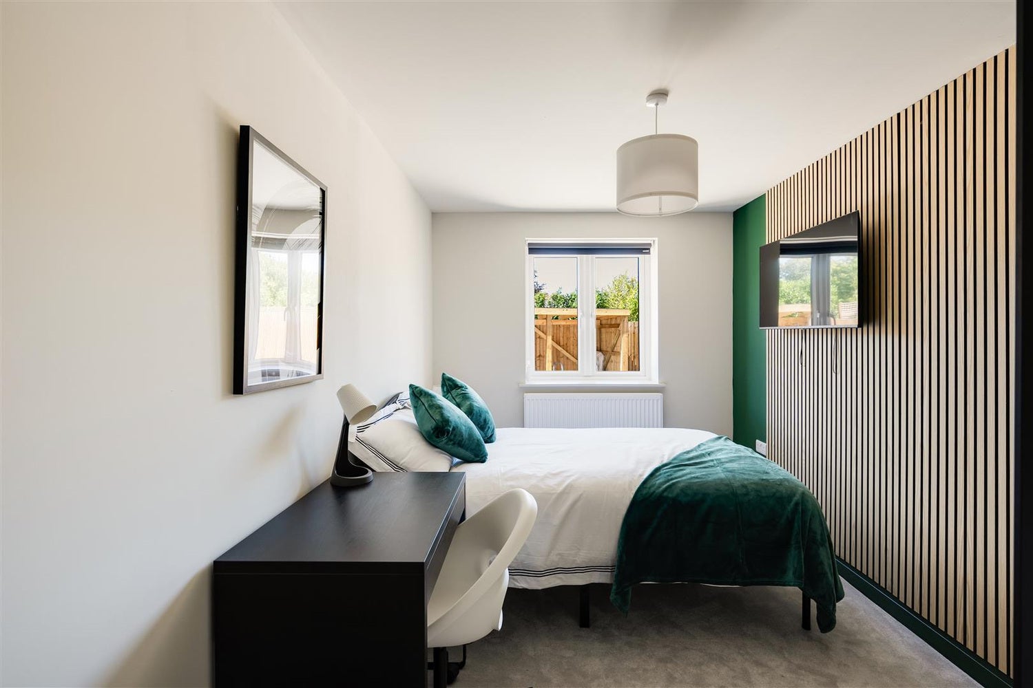 Room Grantham Road in Bristol