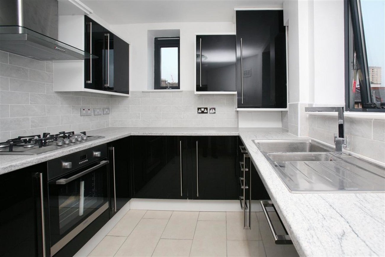 Flat Burslem Street in Greater London