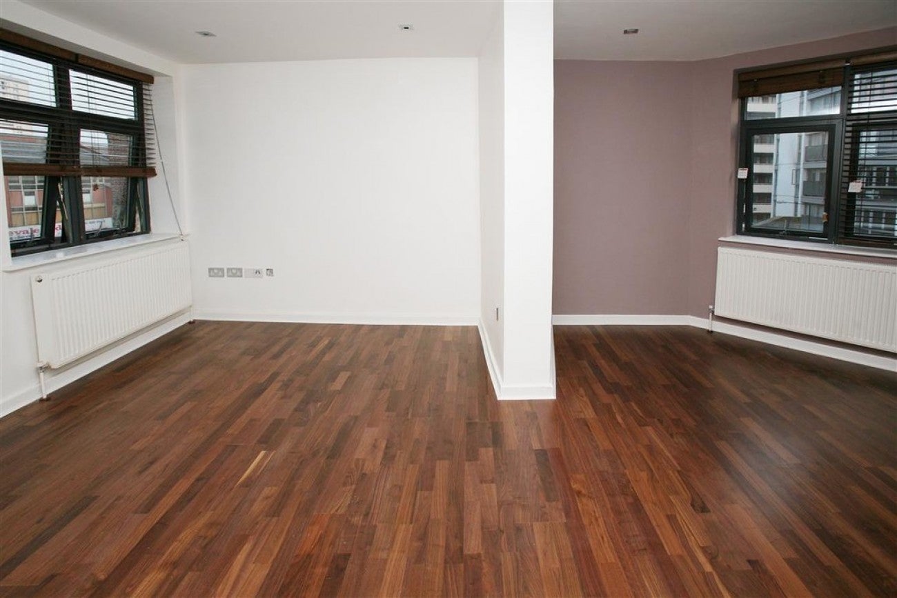 Flat Burslem Street in Greater London