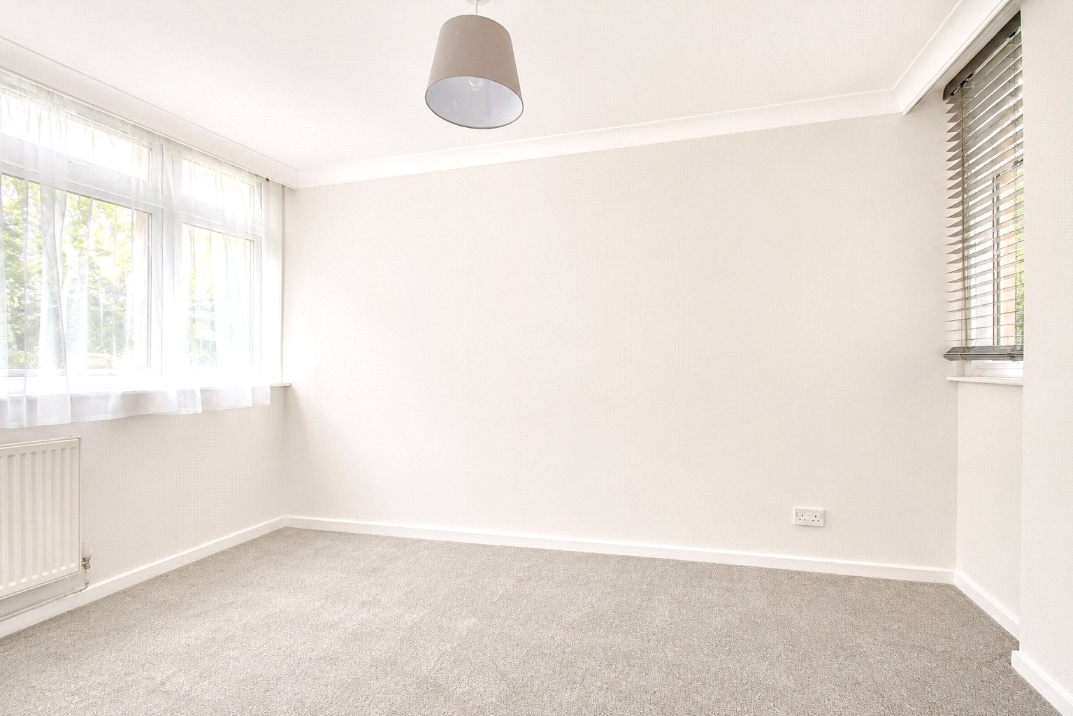 Flat Vale Close in Woking