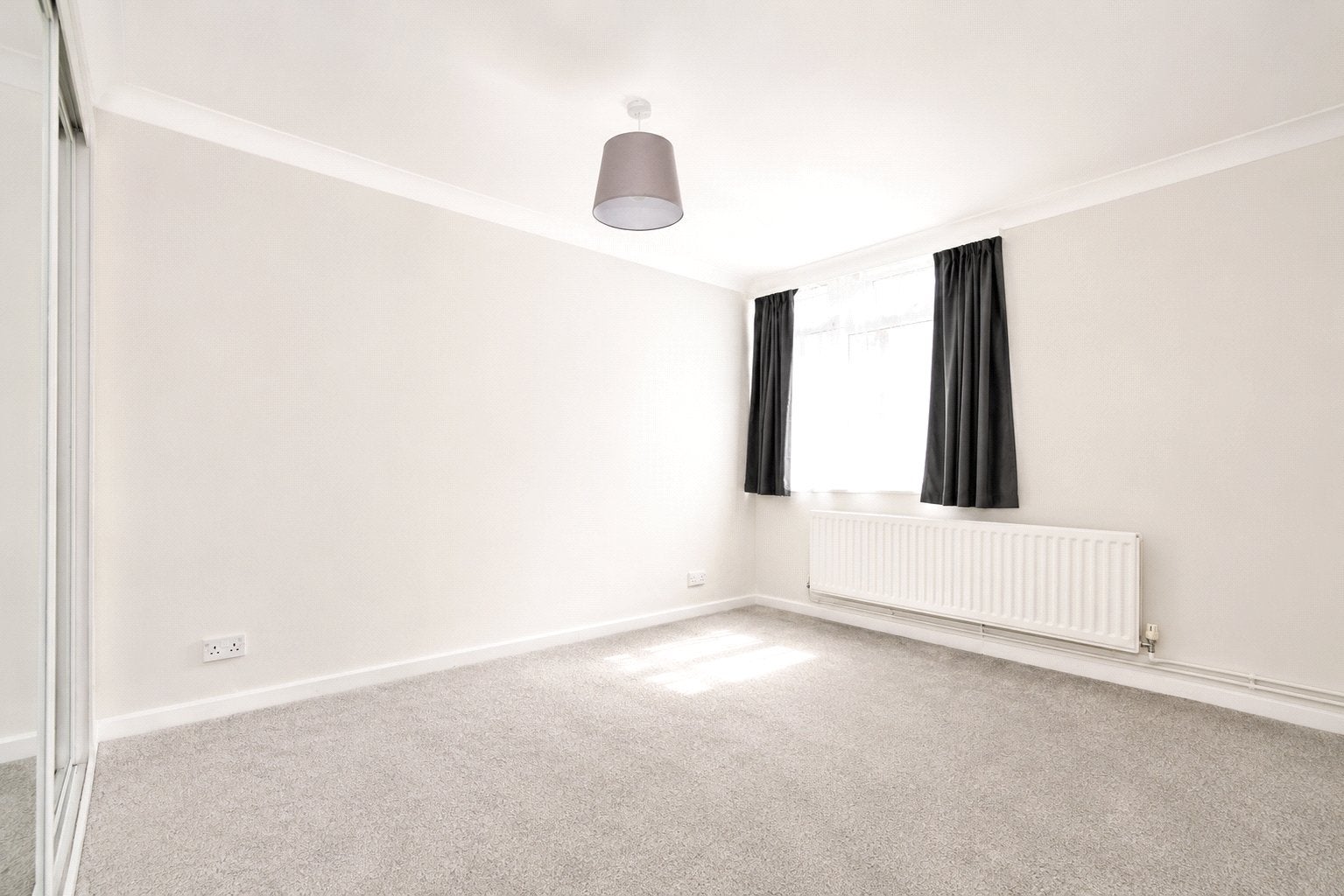 Flat Vale Close in Woking