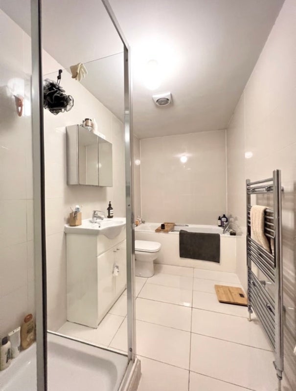 Room Newington Green Road in Greater London