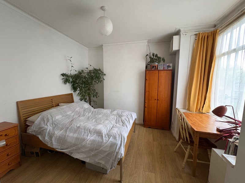 Room Holly Avenue in Birmingham