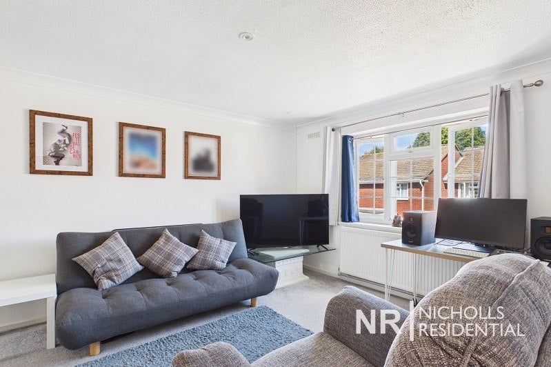 Flat Hawthorne Place in Epsom and Ewell