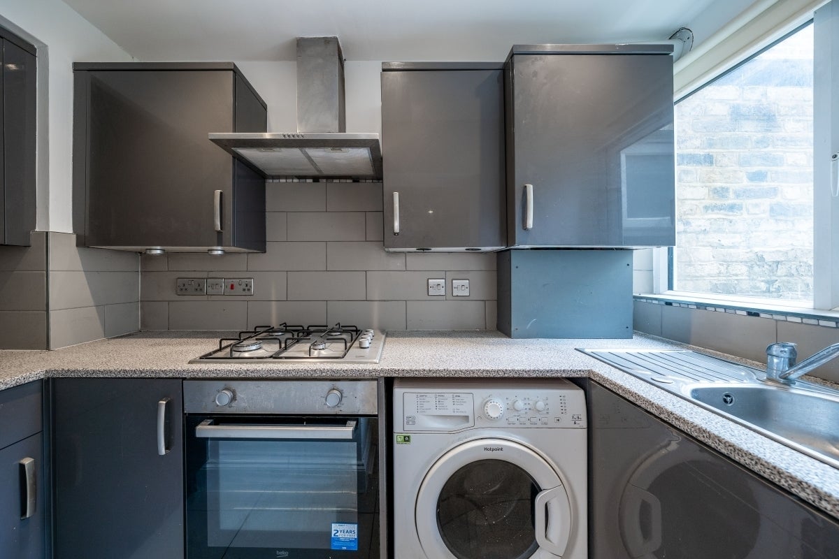 Flat Trinity Road in Greater London