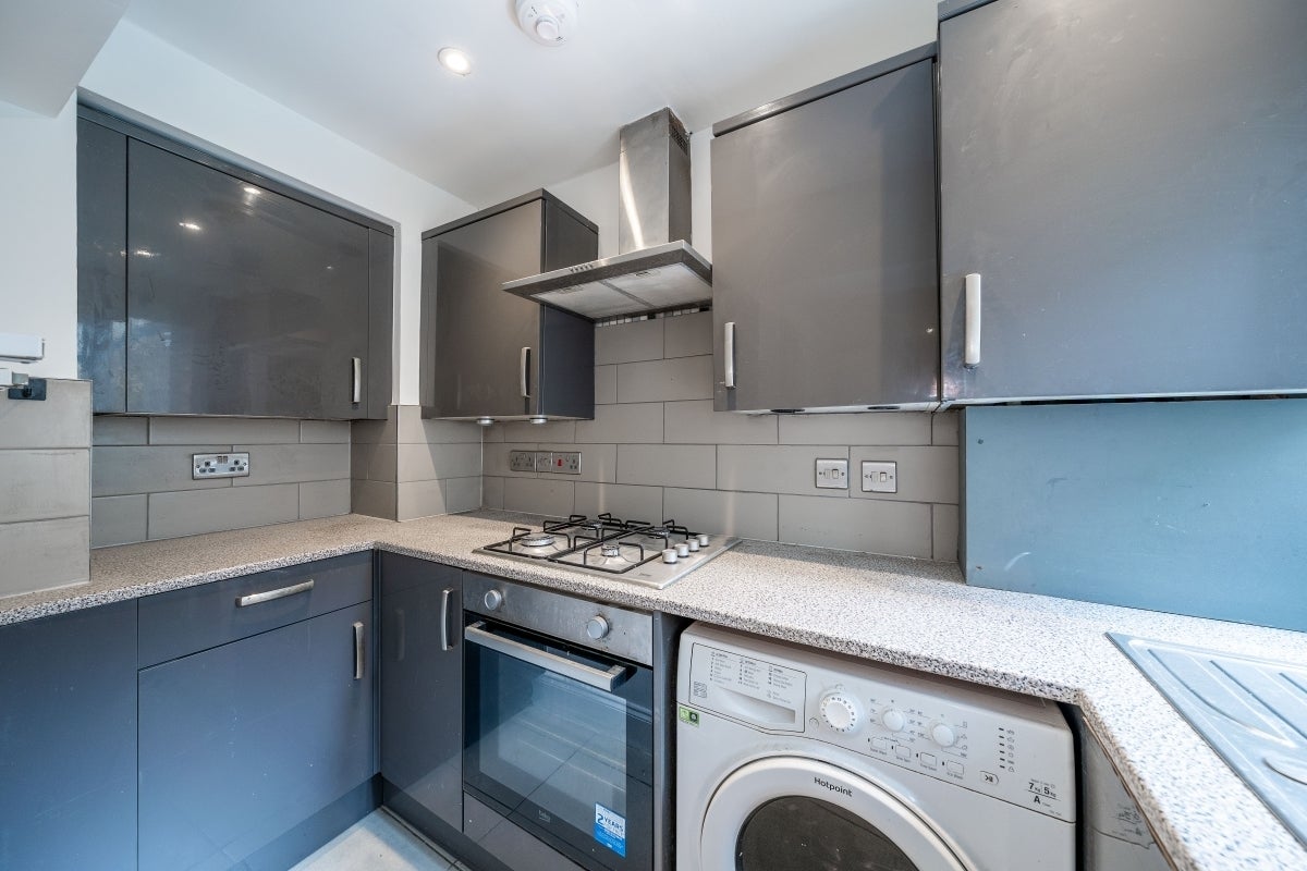 Flat Trinity Road in Greater London