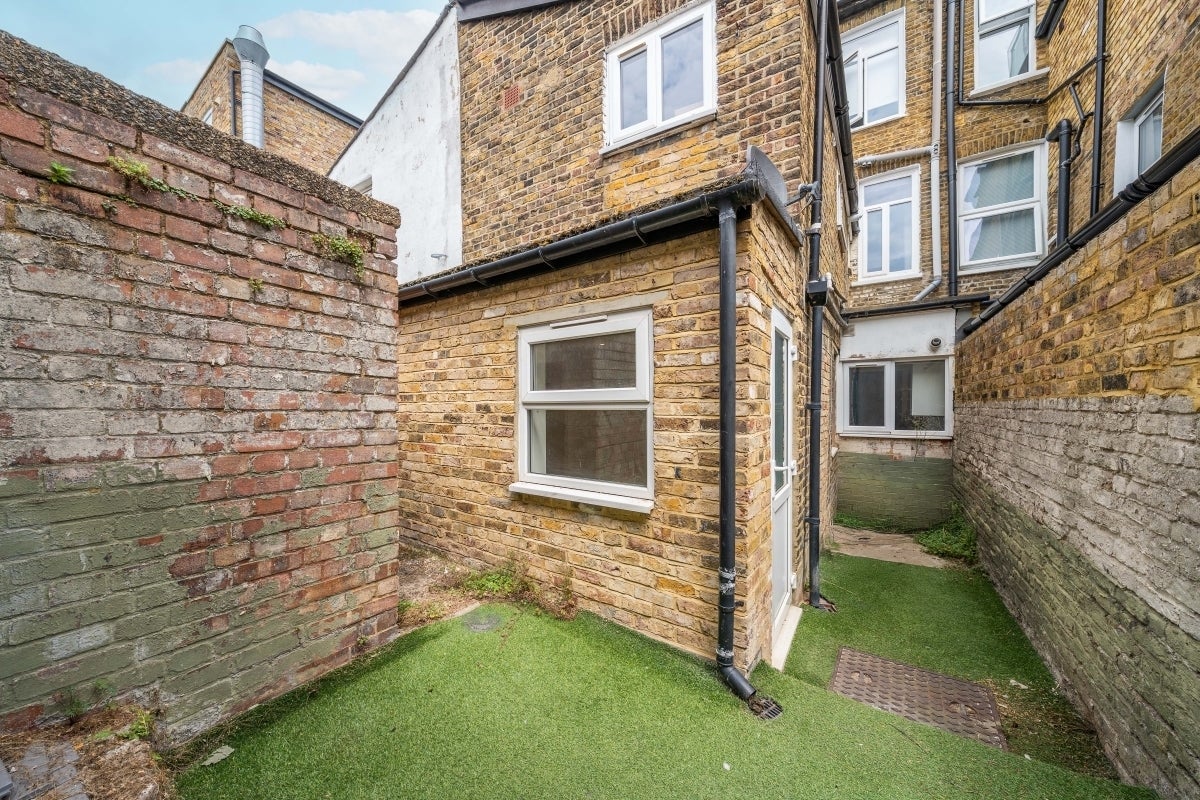 Flat Trinity Road in Greater London