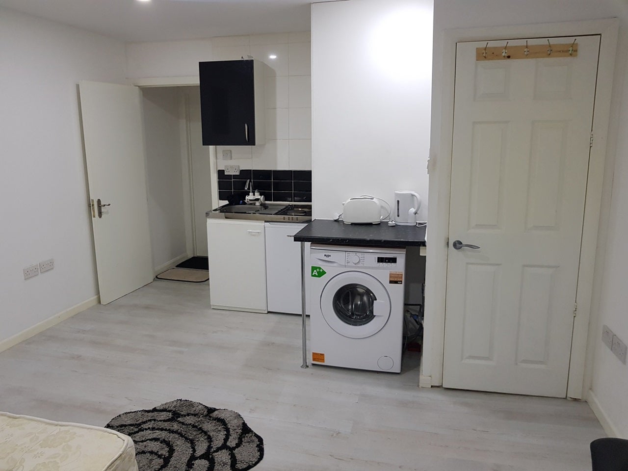 Flat Brookfield Road in Greater London