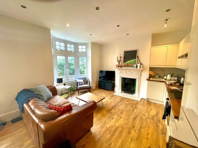 Flat Eglinton Road in Greater London