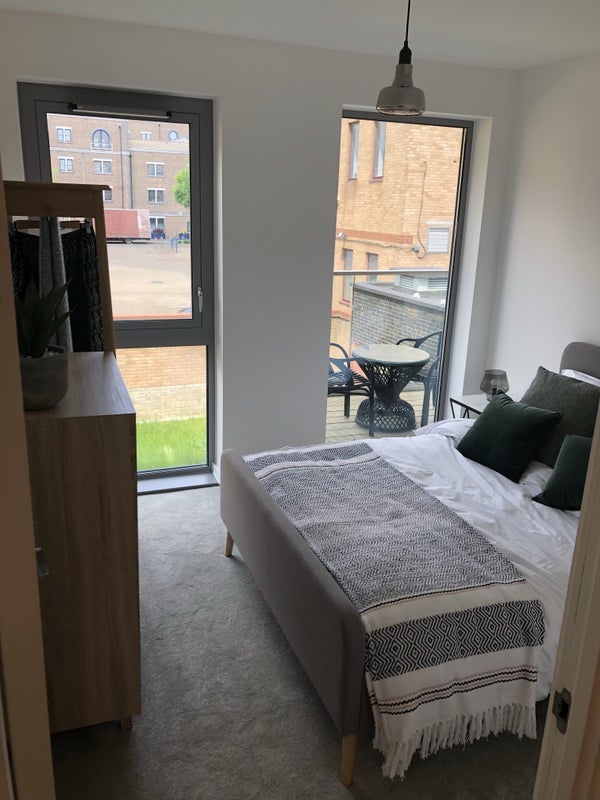 Room Chatfield Road in Greater London