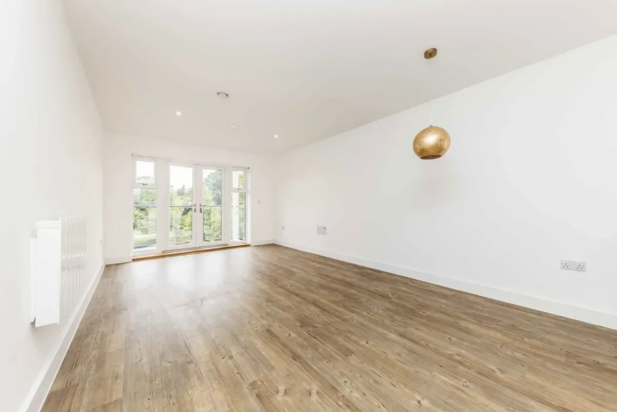 Flat Roper Crescent in Borough of Spelthorne