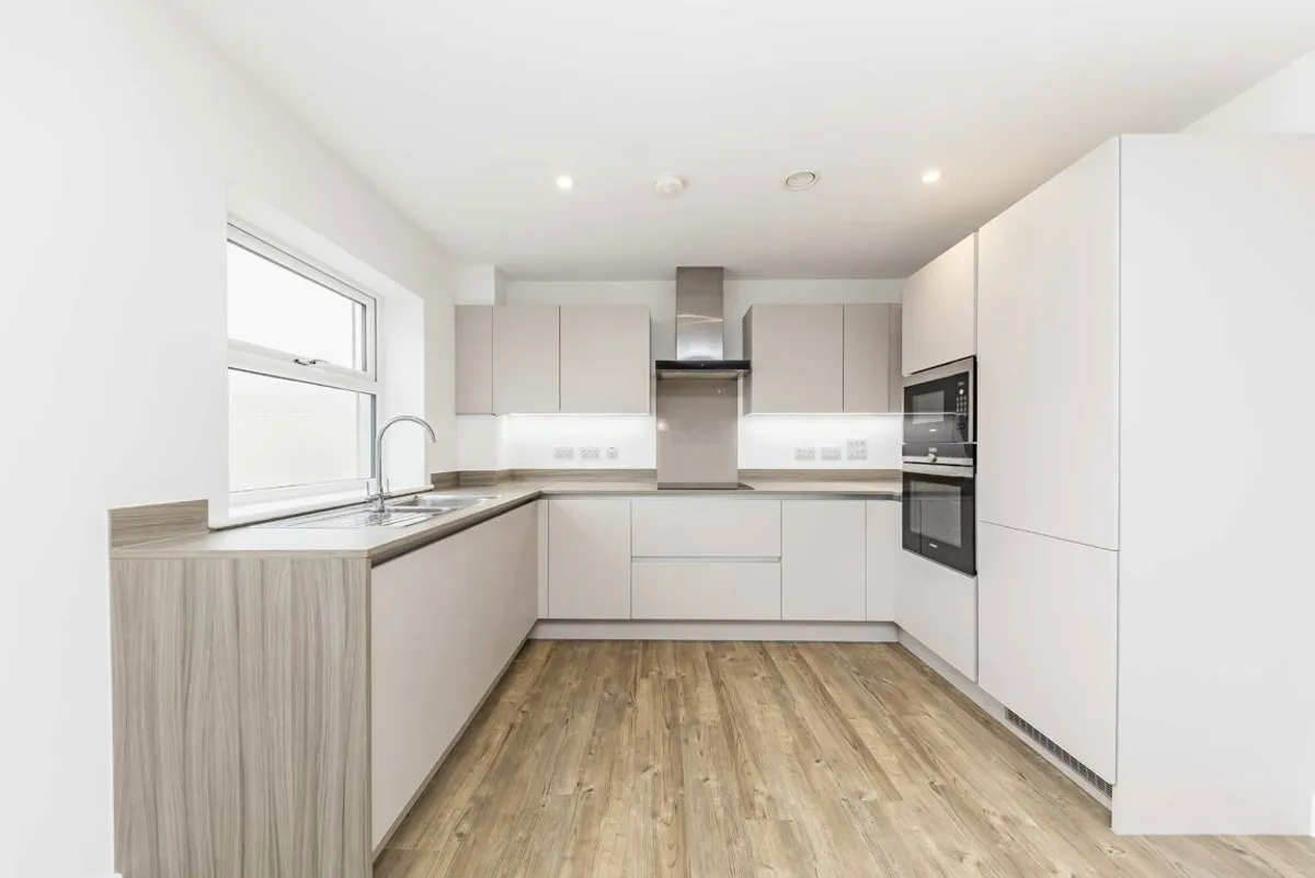 Flat Roper Crescent in Borough of Spelthorne