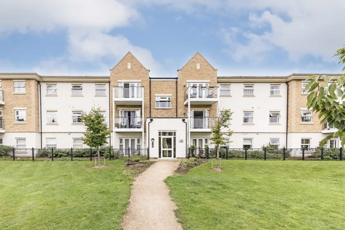 Flat Roper Crescent in Borough of Spelthorne