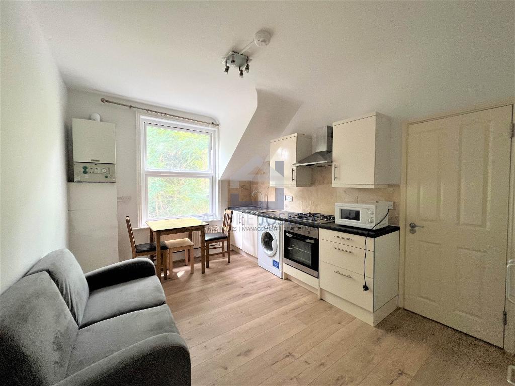 Flat Aldrington Road in Greater London