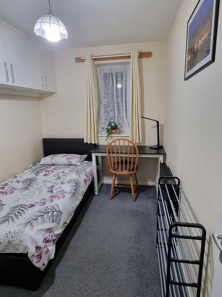 Room Redford Close in Greater London