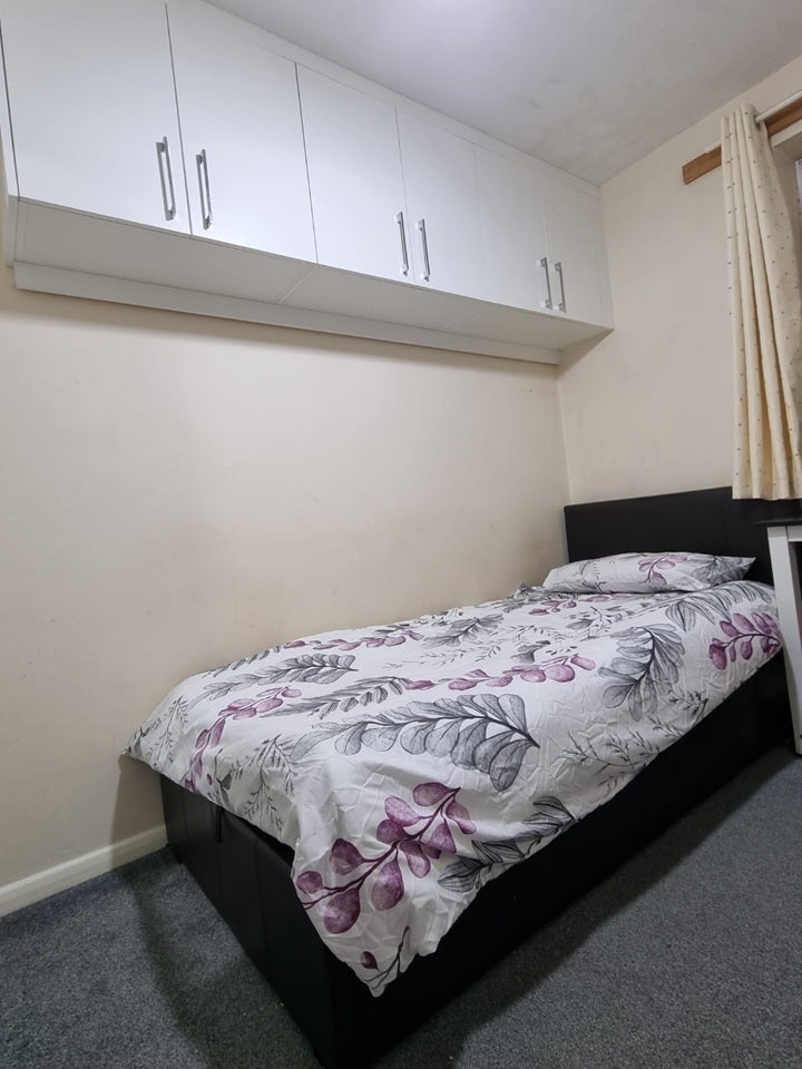 Room Redford Close in Greater London