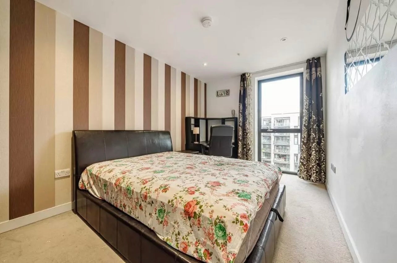 Flat Mirabelle Gardens in Greater London