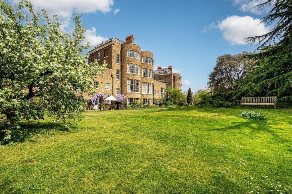 Flat The Paragon in Greater London