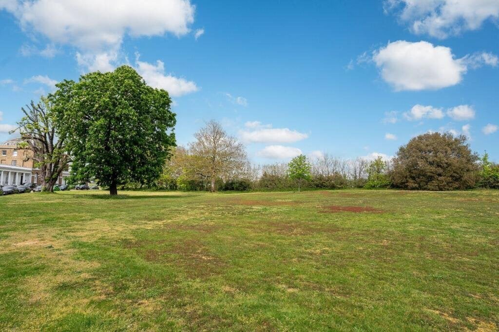 Flat The Paragon in Greater London