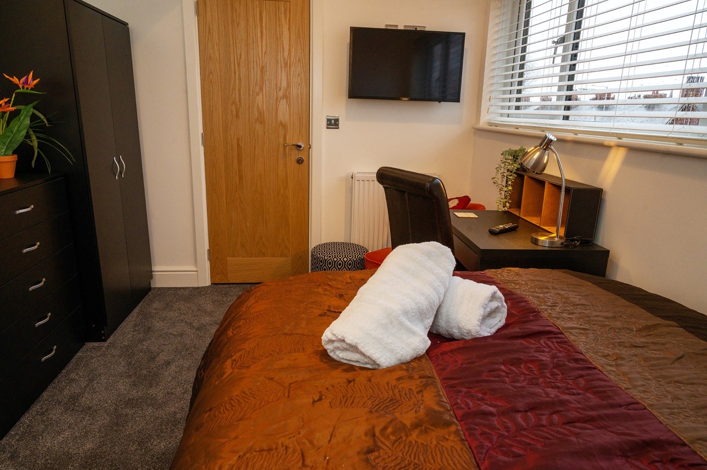 Room Elderdale Road in Liverpool
